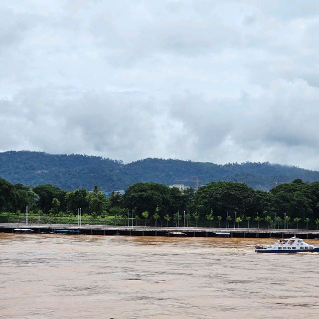 พระพุทธนวล้านตื้อ พระเชียงแสนสี่แผ่นดิน เชียงราย