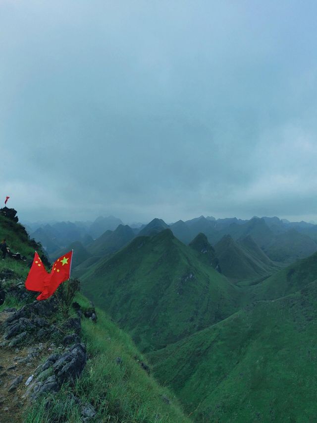 廣西崇左劍龍山｜層巒疊嶂，九曲迴腸，美而不自知。