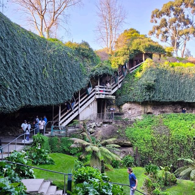 Exploring Nature’s Sunken Garden: Umpherston Sinkhole in Mount Gambier