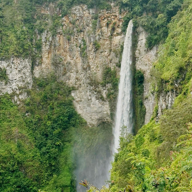 Majestic Encounter with Sipiso-piso Waterfall in North Sumatera 