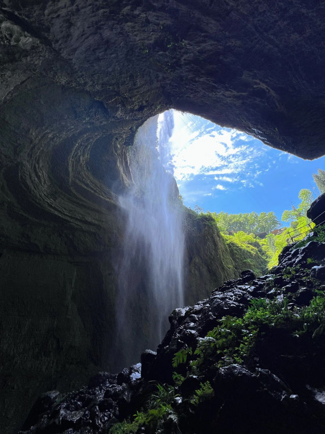 Discovering the Hidden Beauty of Leshan Cave: A Serene Escape in Sichuan