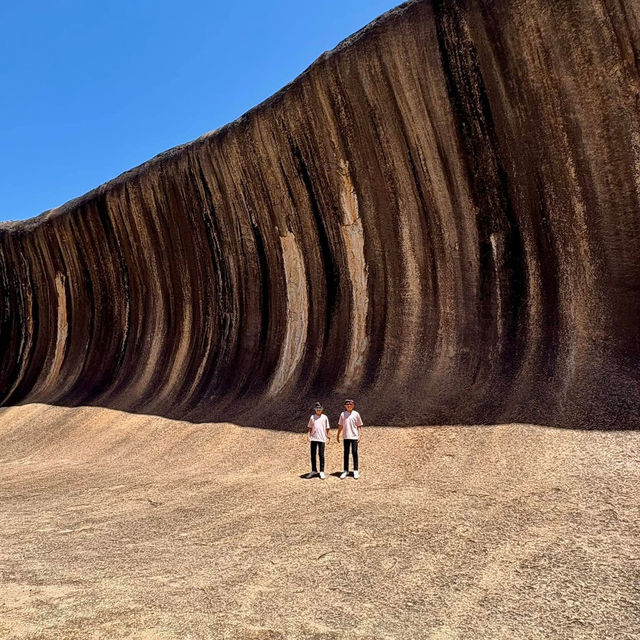 Drive to 🇦🇺 Nature's Masterpiece: Wave Rock