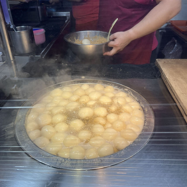 Foodie favourite night market in Taipei