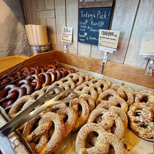 A must visit for all Pretzel cafe 🥨 in the hippie towns in Seoul