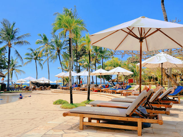 The water turns gradually blue from clear and the sand is fine, making it the most beautiful beach in Bali.