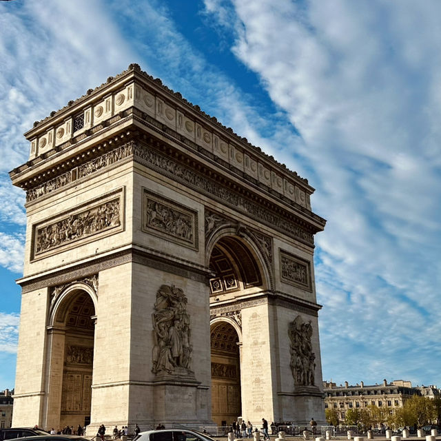 The Arc de Triomphe: A Majestic Historical Icon