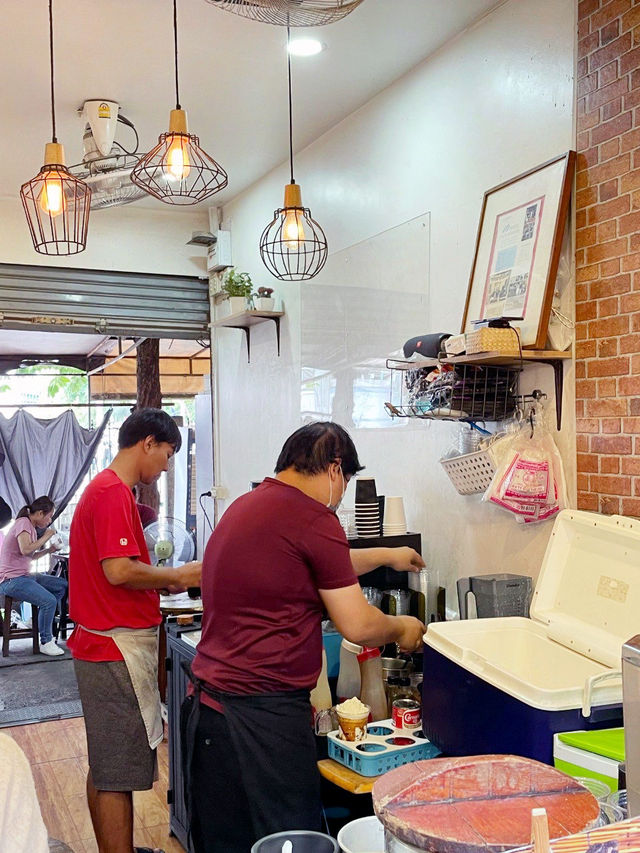 A hidden gem cafe in Chatuchak market