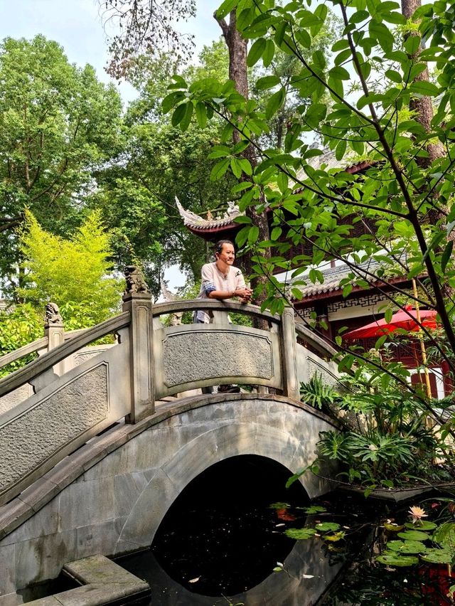 Temple with Amazing Vegetarian Restaurant in Chengdu