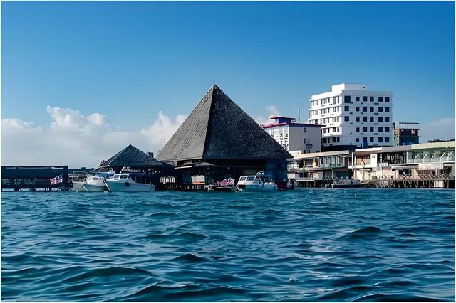 斗湖美景：碧海藍天，度假首選。