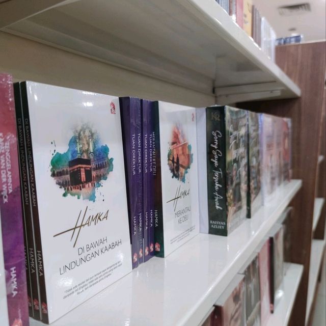 🇲🇾 Discover Your Next Favorite Read at MPH Bookstore @ DPULZE Shopping Centre!