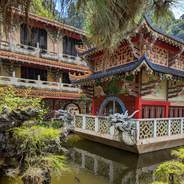 A Peaceful Oasis at Ipoh Sam Poh Tong Temple!