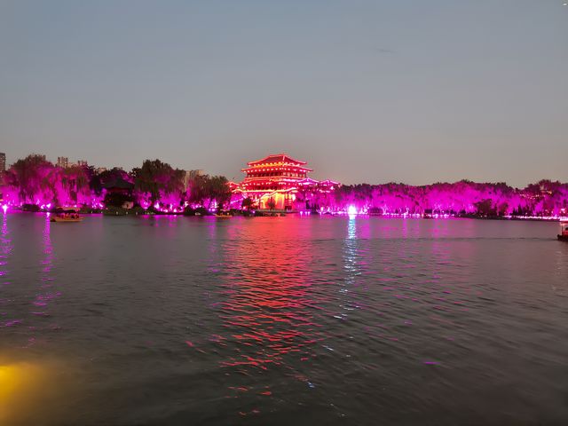 夜遊西安大唐芙蓉園。