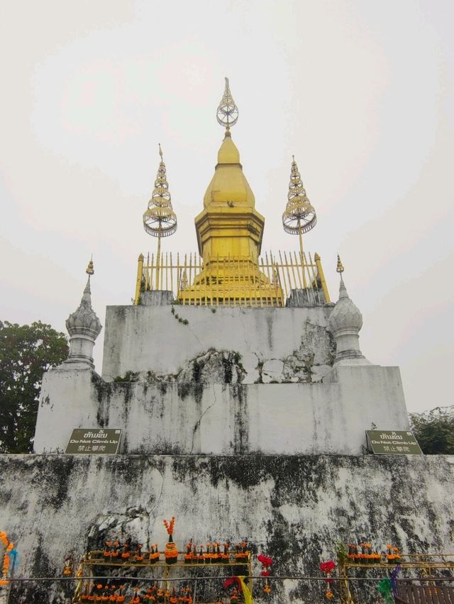 พิกัดจุดชมวิวเมืองหลวงพระบาง ที่พระธาตุพูสี