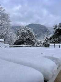 就在青城山山頂~感受雪景私湯溫泉秘境