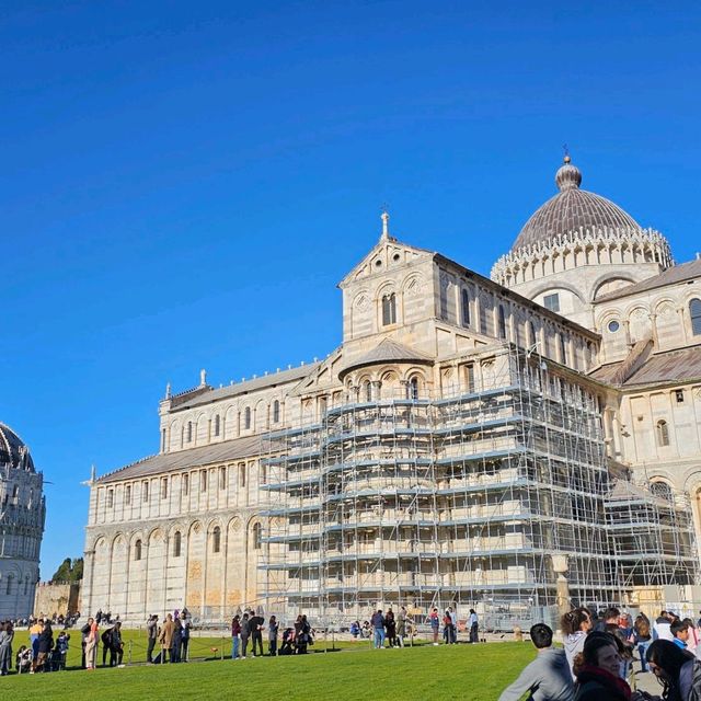 Leaning tower of Pisa.