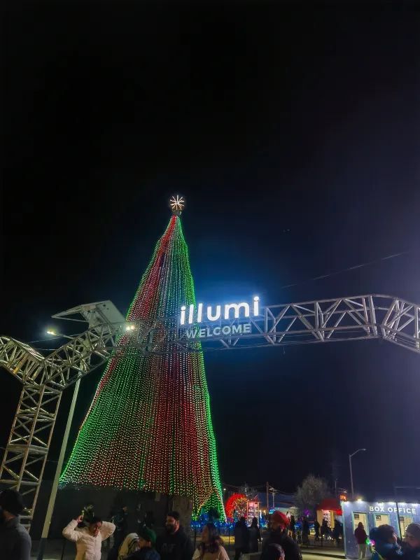 Explore the Illumi Light Show in Mississauga