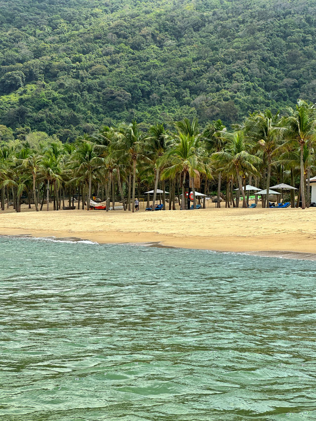 Beaches and paradise views walk in Da Nang