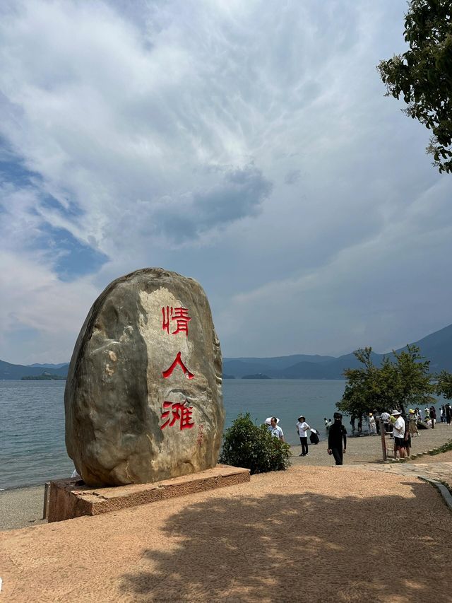 涼山瀘沽湖——藏在人間的一抹湛藍仙境。