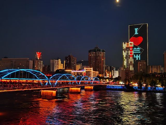 奔騰黃河第一橋——中山橋即黃河鐵橋。