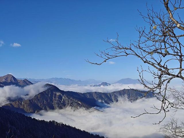 雲海環繞朝霞滿天，赴一趟西嶺雪山！。