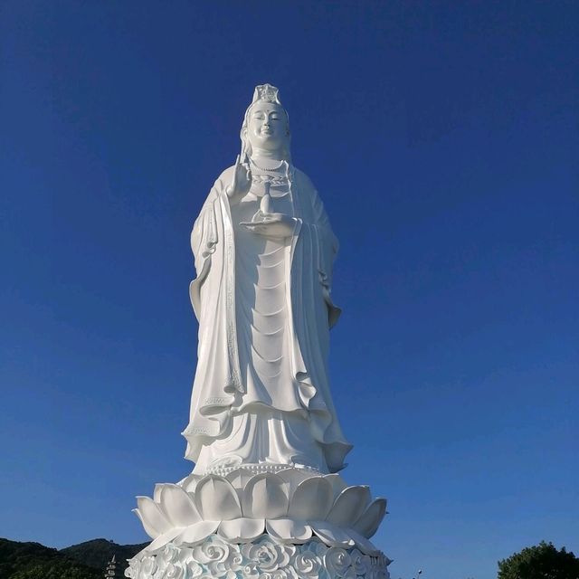 Lady Buddha: Da Nang’s Towering Symbol of Peace and Serenity