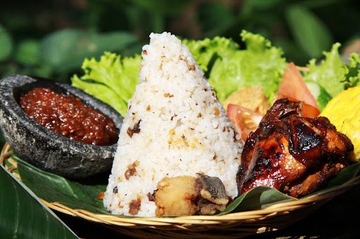 Exploring the Vibrant Culture, Cuisine, and People of Indonesia