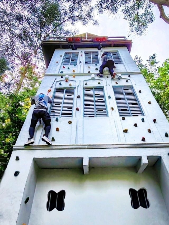 Exploring the most extreme outdoor theme park in Penang!🌊🌳