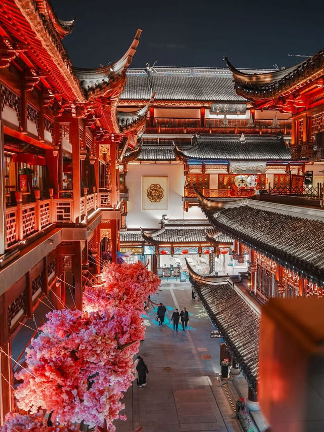 Yu Garden is brilliantly illuminated.