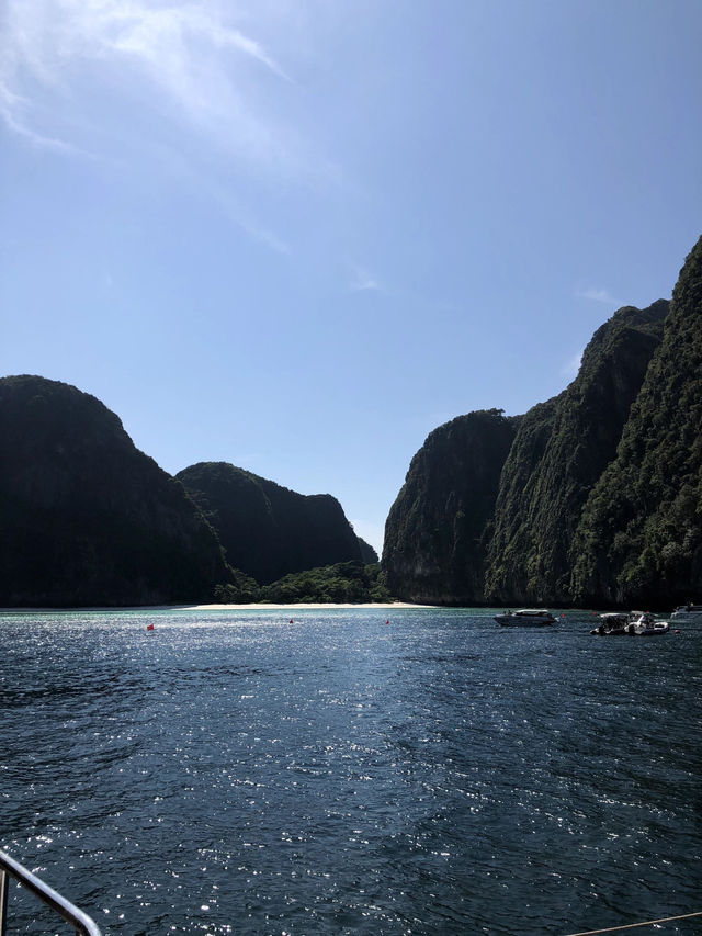 Island Hopping Day: The iconic movie scene Phi Phi Island 