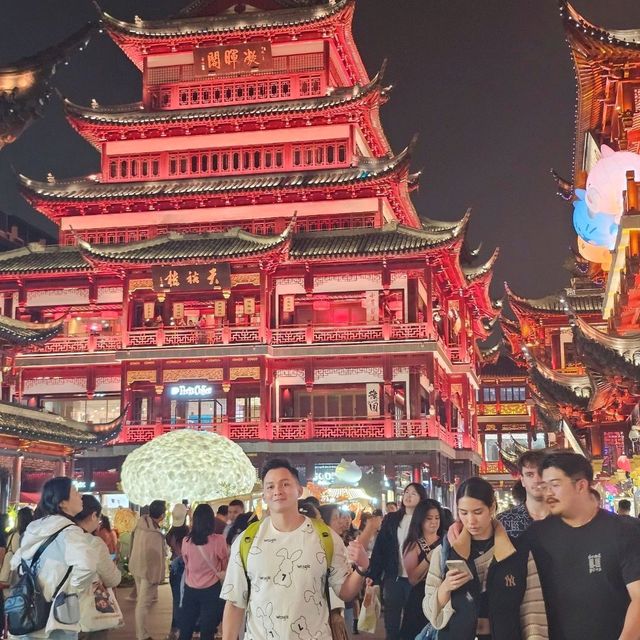 An Enchanting Evening at Yu Garden (豫园): Food, Shopping, and Nighttime Magic!