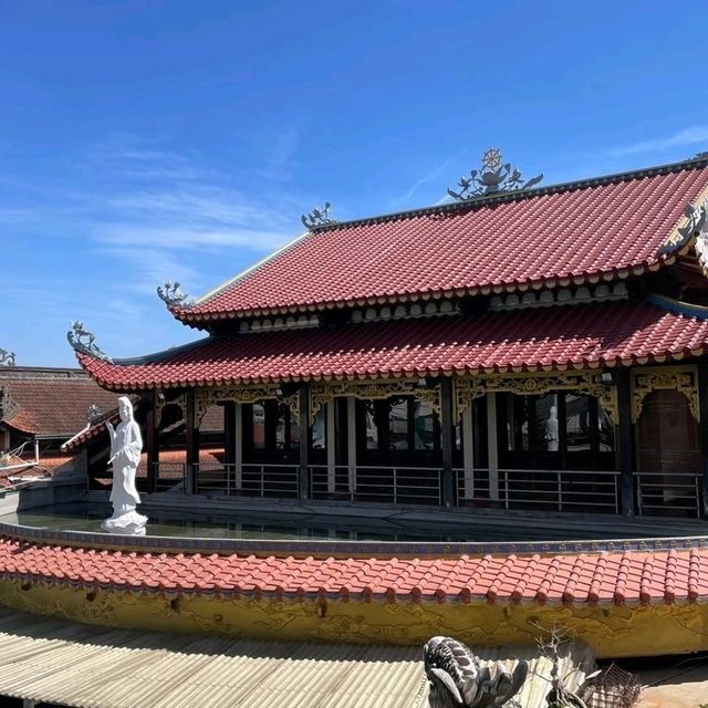 越南大叻富麗堂皇的馬賽克寺廟：靈福寺