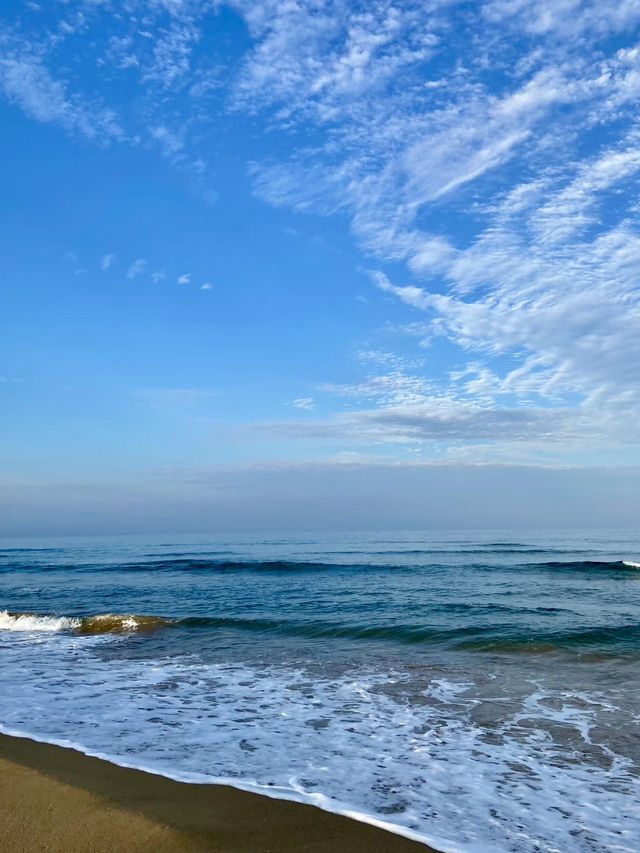 海風輕拂：福隆的晨曦與海浪