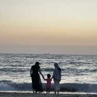 A visit to Sharjah Beach is a perfect blend of tranquility and cultural charm. As the sun rises over