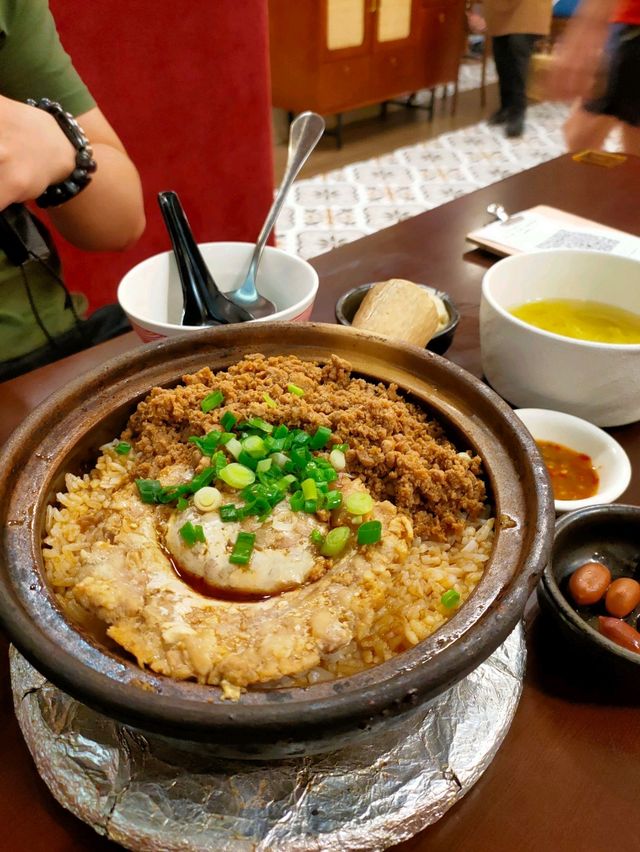 Malaysia Trip Food Adventure: Discovering Go Unique's Claypot Delights in One Utama