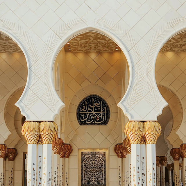 The Grand Corridor of Sheikh Zayed Mosque: A Walk Through Elegance 🕌✨