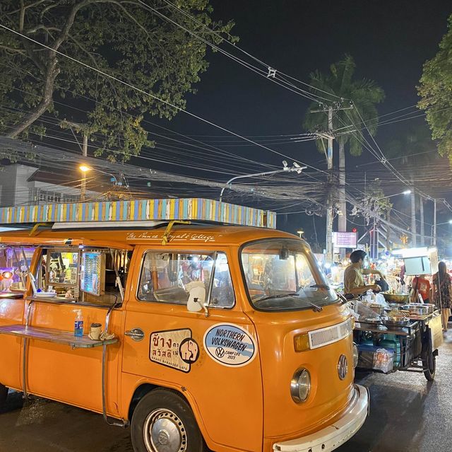 Sunday Night Market in Chiang Mai, Thailand🇹🇭