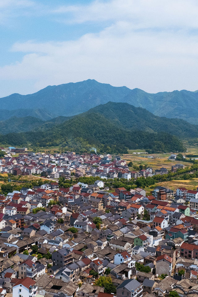 "Visit the secluded ancient villages in Jiangnan"