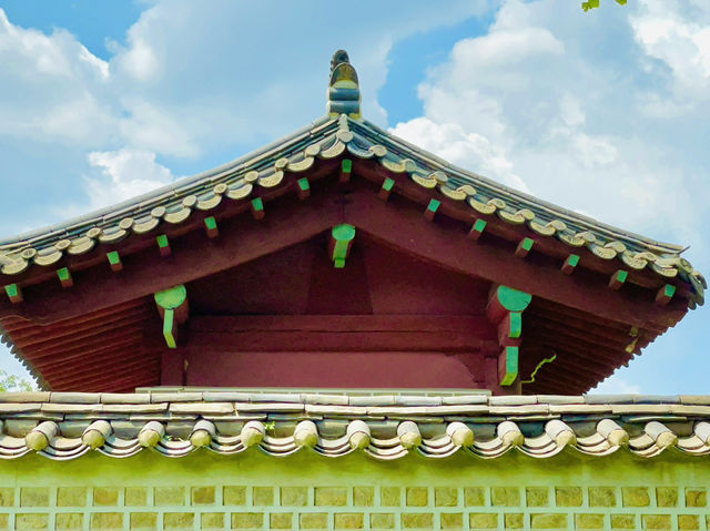 The oldest Confucian royal shrine in Korea🇰🇷👫👫