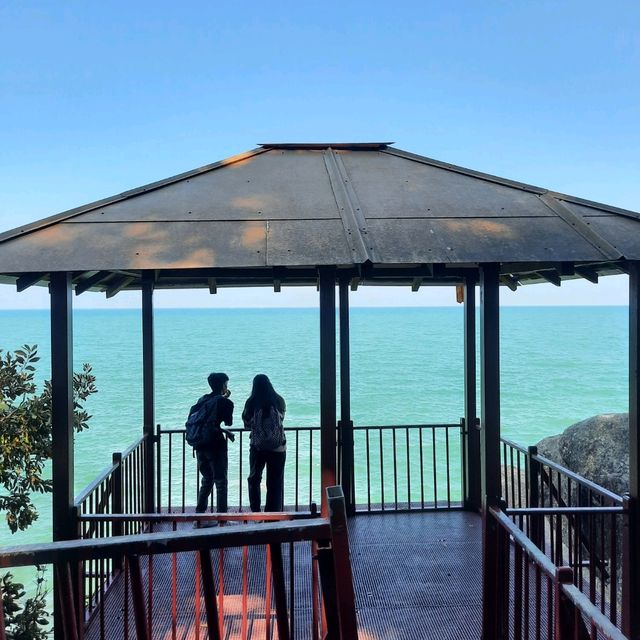 Chilling by the sea 🌊  Teluk Cempedak 🇲🇾 