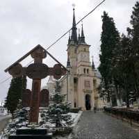 🏰✨ Discover the Enchanting Biserica Sfântul Nicolae in Brasov! 🌄🛡️


