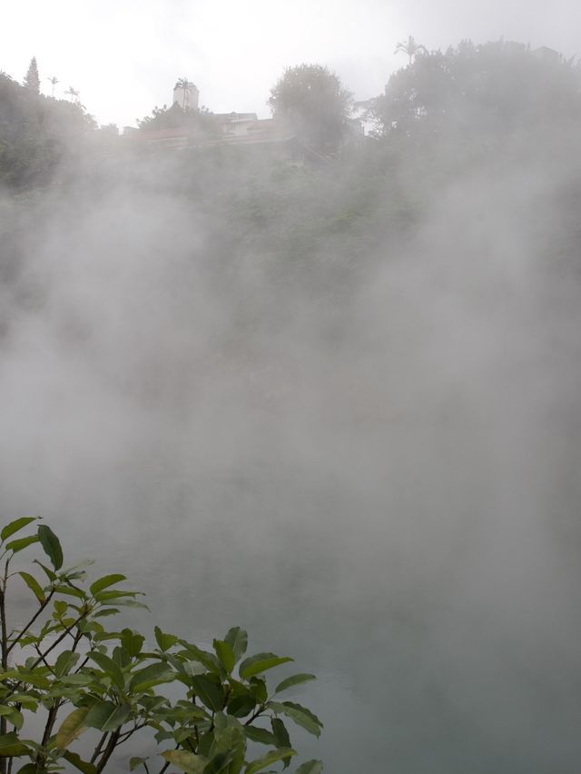 迷霧中感受溫泉地熱的北投地熱谷公園