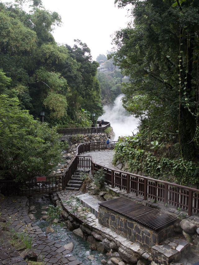 迷霧中感受溫泉地熱的北投地熱谷公園