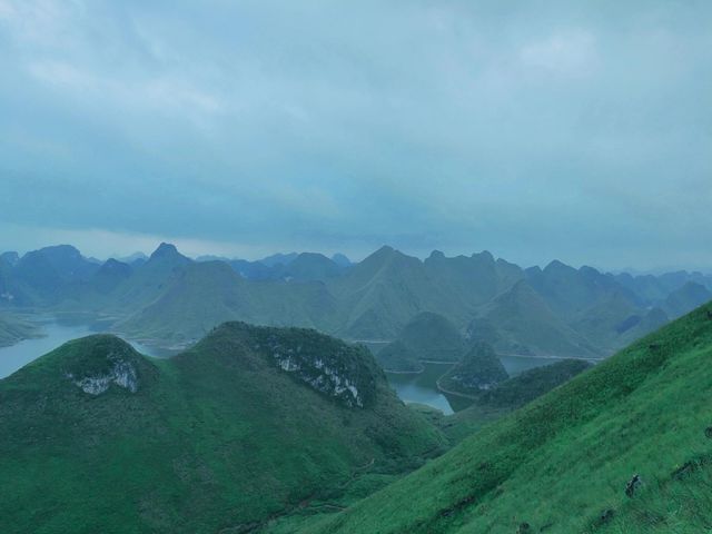 廣西崇左劍龍山｜層巒疊嶂，九曲迴腸，美而不自知。