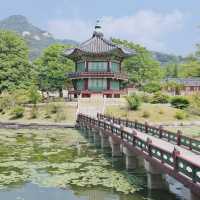 Timeless Beauty and Royal Ceremonies: Exploring Gyeongbokgung Palace!