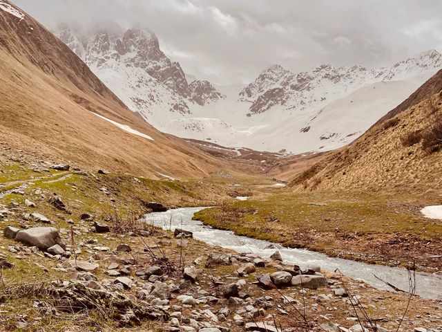 Day hike to Juta Valley, Kazbegi