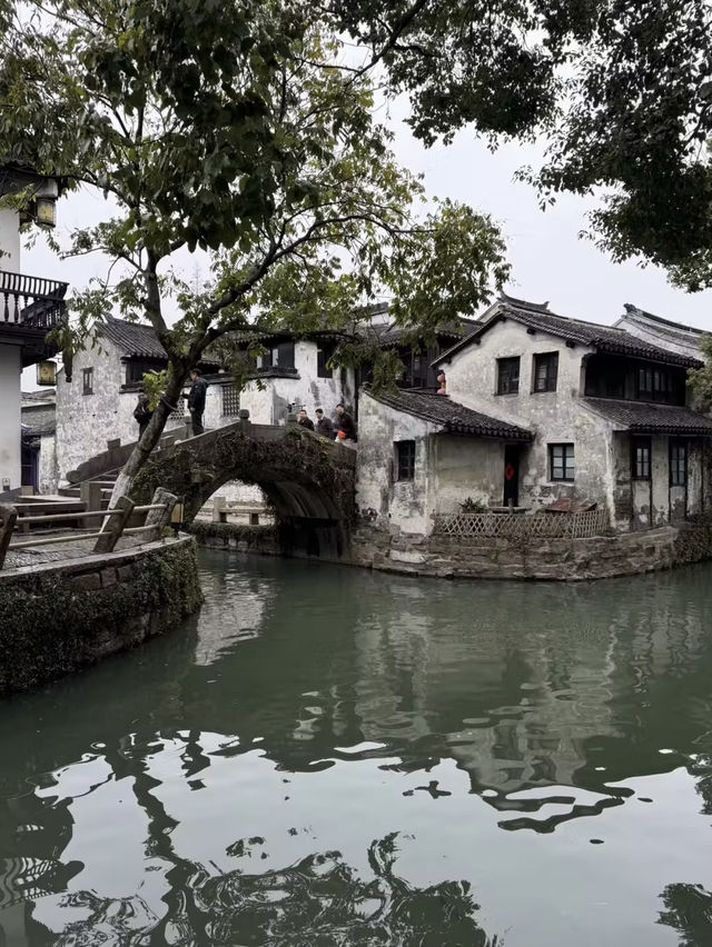 Step back in time visiting Zhouzhuang Ancient town 