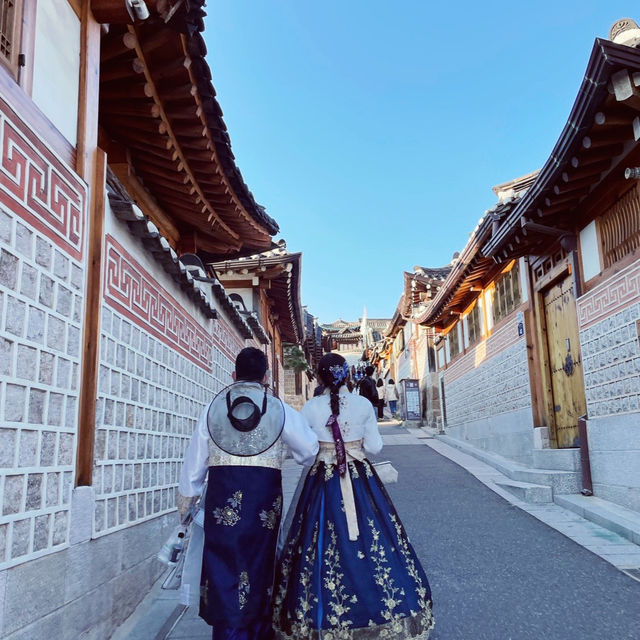 Walk around quaint Bukchon Hanbok Village 