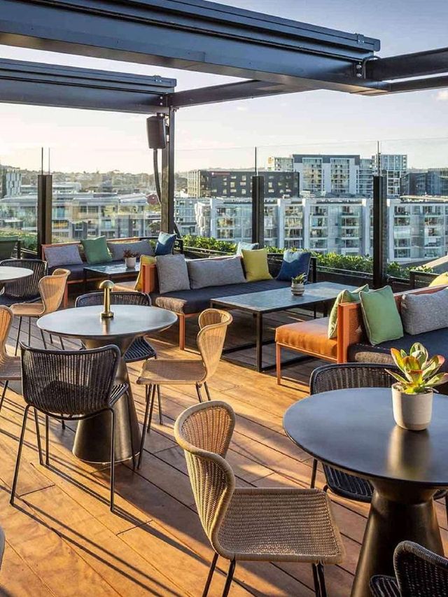 🌟 Auckland's Hotspot: QT Hotel's Rooftop Rendezvous 🌟