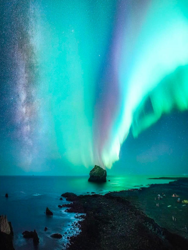 3 Reasons Why You Need to Go to Iceland and See the Aurora light