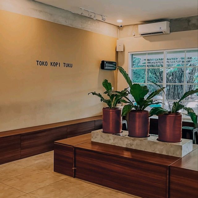 TUKU COFFEE | WITH A MINIMALIST AMBIENCE THAY FEEL COMFORTABLE & TRANQUIL